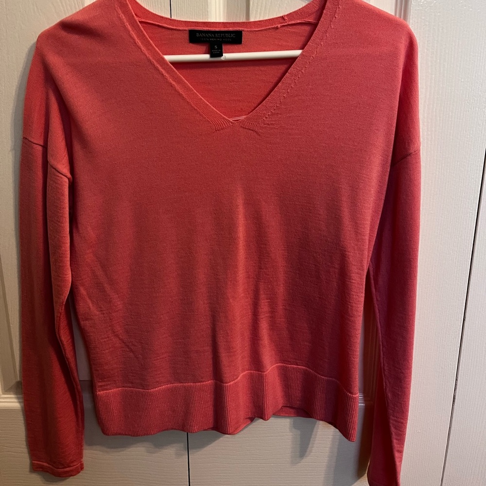 Banana Republic sweater. Size small. In perfect condition